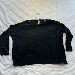 Lululemon “back in action” Black women long sleeve, Size 8